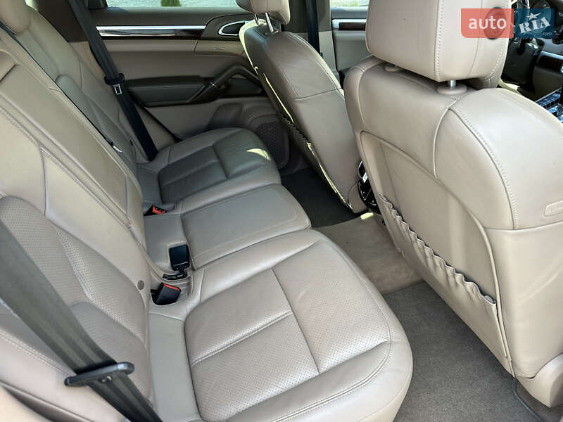 Внедорожник / Кроссовер Porsche Cayenne 2011 в Ровно