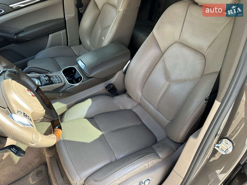 Внедорожник / Кроссовер Porsche Cayenne 2011 в Ровно