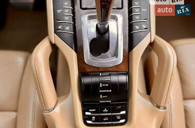 Позашляховик / Кросовер Porsche Cayenne 2011 в 