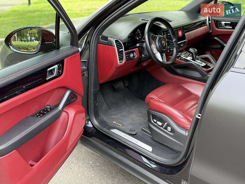 Позашляховик / Кросовер Porsche Cayenne 2019 в Києві