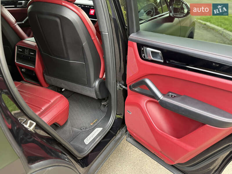 Позашляховик / Кросовер Porsche Cayenne 2019 в Києві