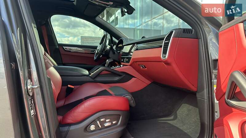 Внедорожник / Кроссовер Porsche Cayenne 2021 в Киеве