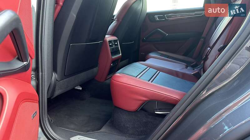 Внедорожник / Кроссовер Porsche Cayenne 2021 в Киеве