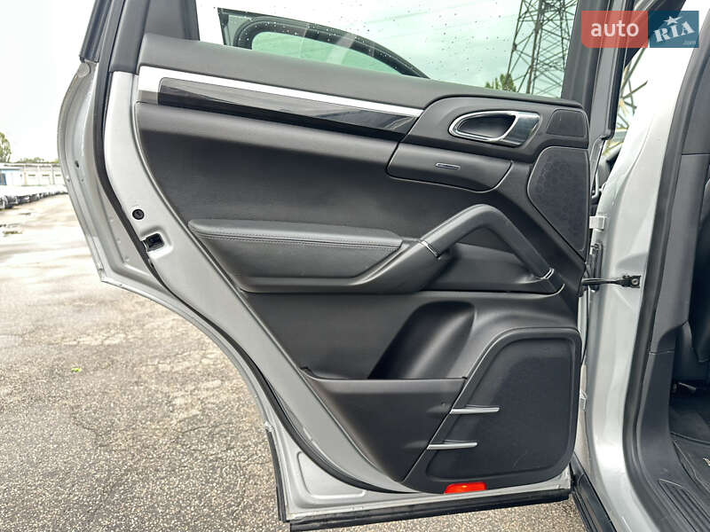 Внедорожник / Кроссовер Porsche Cayenne 2013 в Харькове