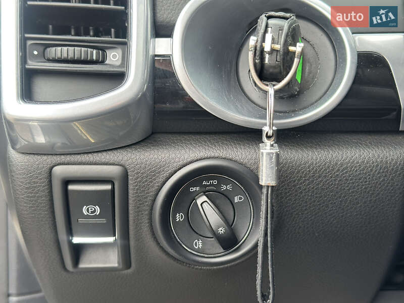 Внедорожник / Кроссовер Porsche Cayenne 2013 в Харькове