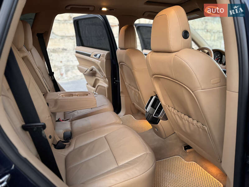 Позашляховик / Кросовер Porsche Cayenne 2011 в Тернополі