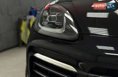 Позашляховик / Кросовер Porsche Cayenne 2018 в 