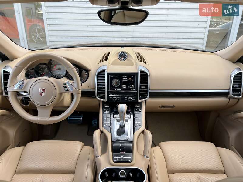 Внедорожник / Кроссовер Porsche Cayenne 2012 в Киеве