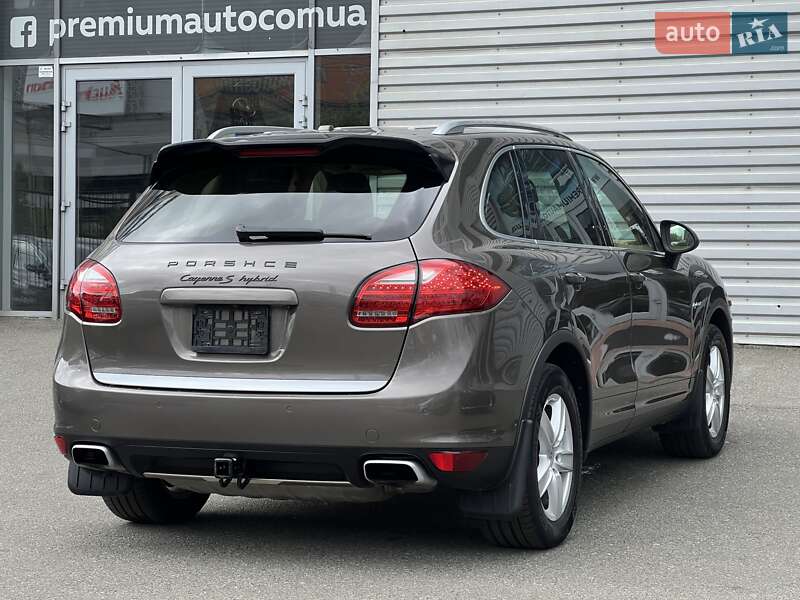 Внедорожник / Кроссовер Porsche Cayenne 2012 в Киеве