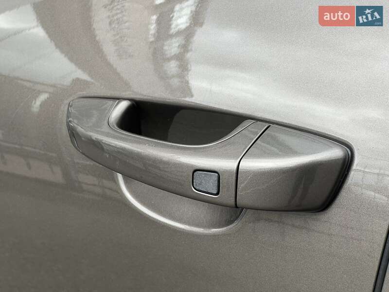 Внедорожник / Кроссовер Porsche Cayenne 2012 в Киеве