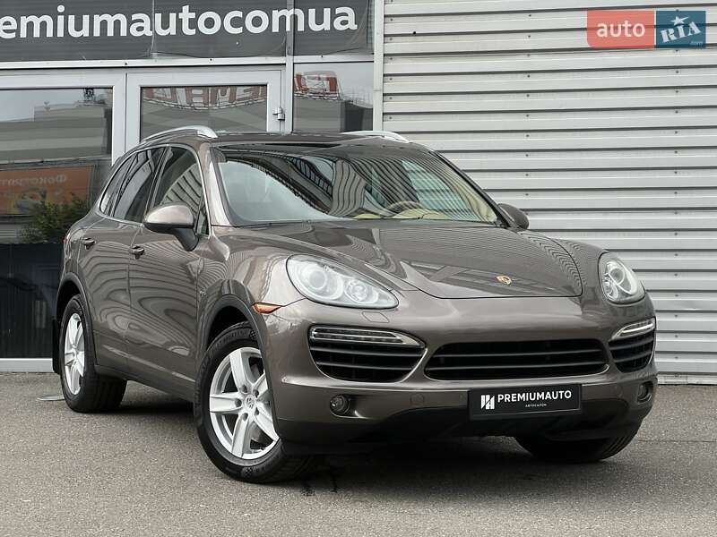 Позашляховик / Кросовер Porsche Cayenne 2012 в 