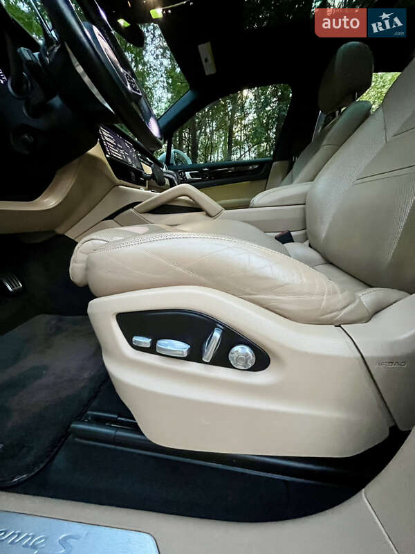 Позашляховик / Кросовер Porsche Cayenne 2018 в Києві