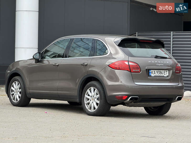 Внедорожник / Кроссовер Porsche Cayenne 2012 в Киеве