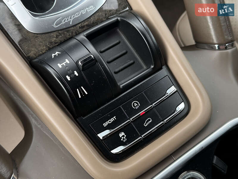 Внедорожник / Кроссовер Porsche Cayenne 2012 в Киеве