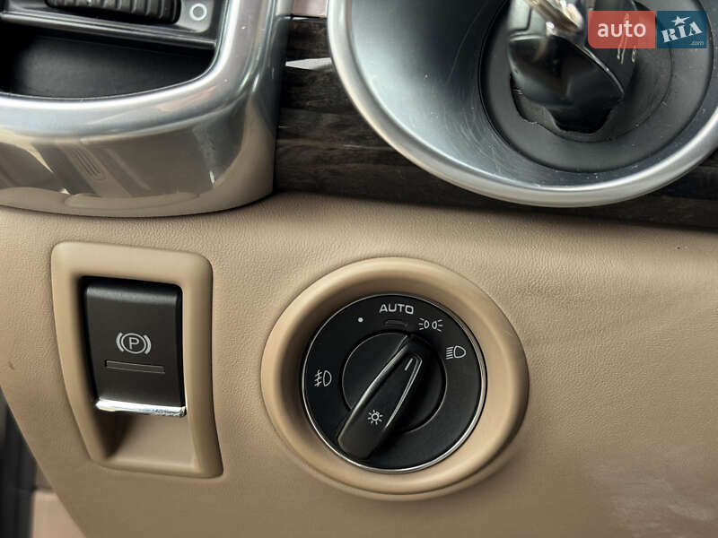 Внедорожник / Кроссовер Porsche Cayenne 2012 в Киеве