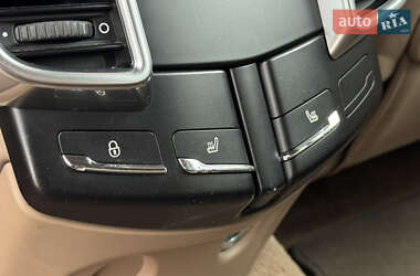 Внедорожник / Кроссовер Porsche Cayenne 2012 в 