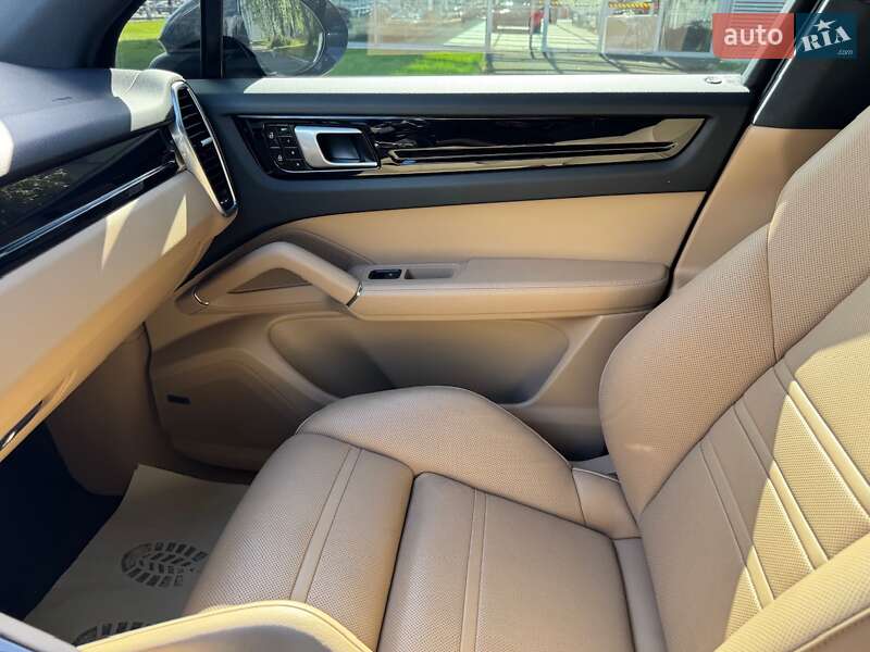 Позашляховик / Кросовер Porsche Cayenne 2019 в Києві