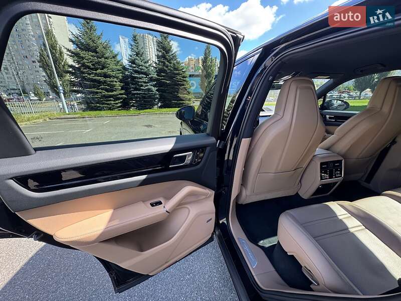 Позашляховик / Кросовер Porsche Cayenne 2019 в Києві