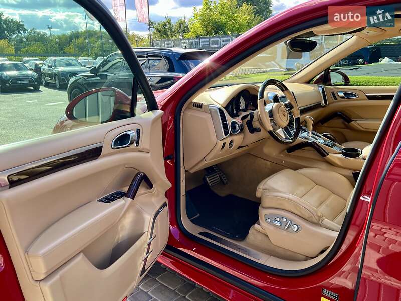 Внедорожник / Кроссовер Porsche Cayenne 2015 в Киеве