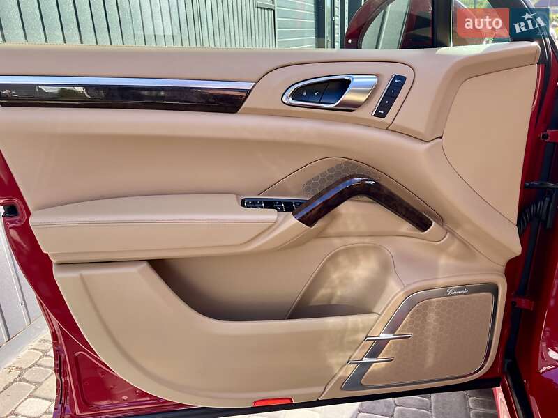 Внедорожник / Кроссовер Porsche Cayenne 2015 в Киеве