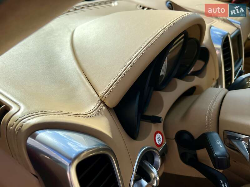 Внедорожник / Кроссовер Porsche Cayenne 2015 в Киеве