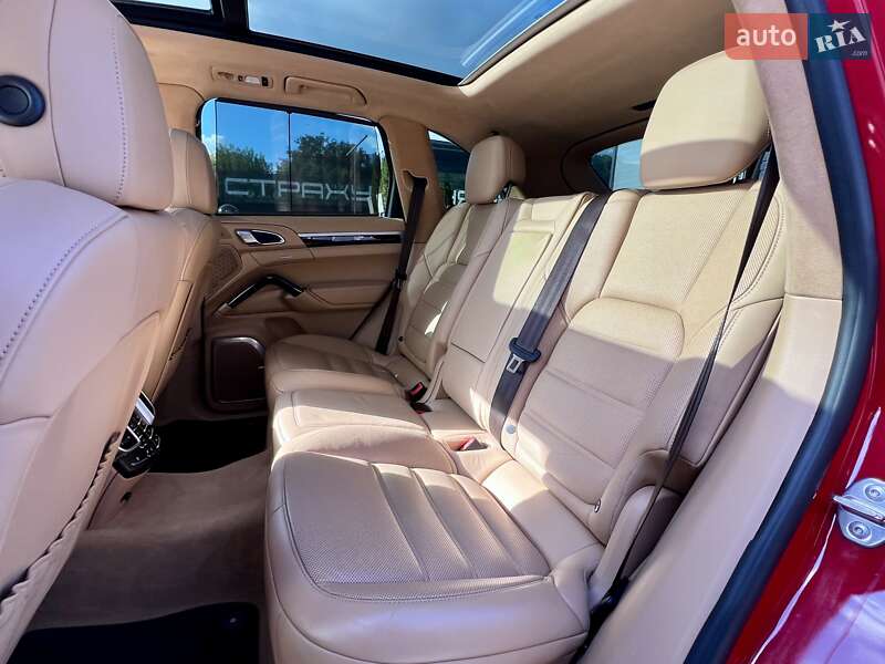 Внедорожник / Кроссовер Porsche Cayenne 2015 в Киеве