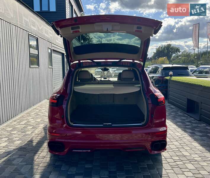 Внедорожник / Кроссовер Porsche Cayenne 2015 в Киеве