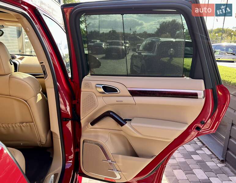 Внедорожник / Кроссовер Porsche Cayenne 2015 в Киеве