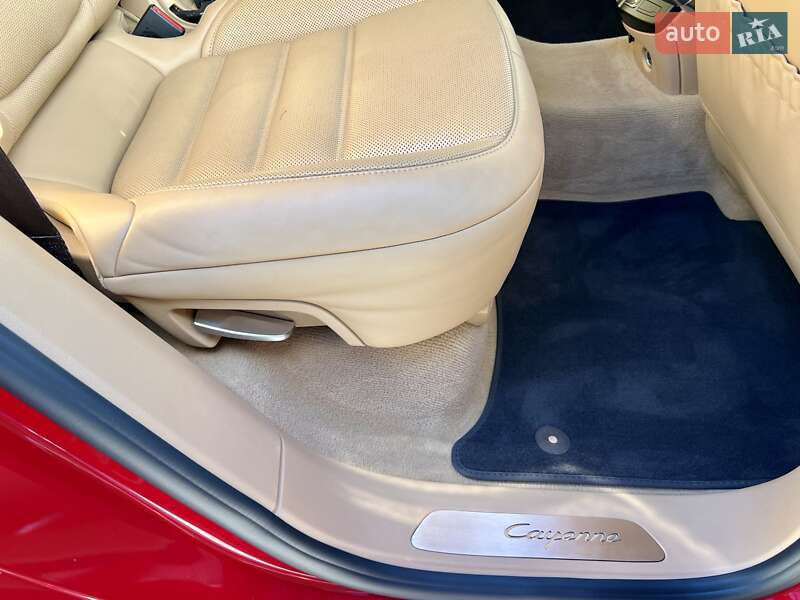 Внедорожник / Кроссовер Porsche Cayenne 2015 в Киеве