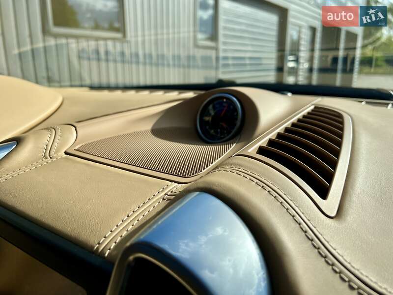 Внедорожник / Кроссовер Porsche Cayenne 2015 в Киеве