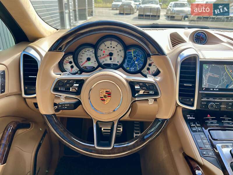 Внедорожник / Кроссовер Porsche Cayenne 2015 в Киеве