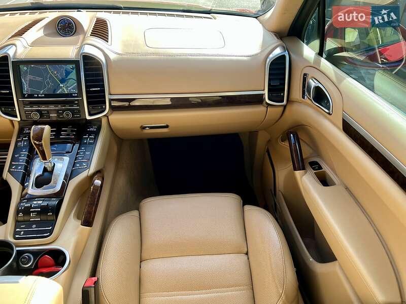 Внедорожник / Кроссовер Porsche Cayenne 2015 в Киеве