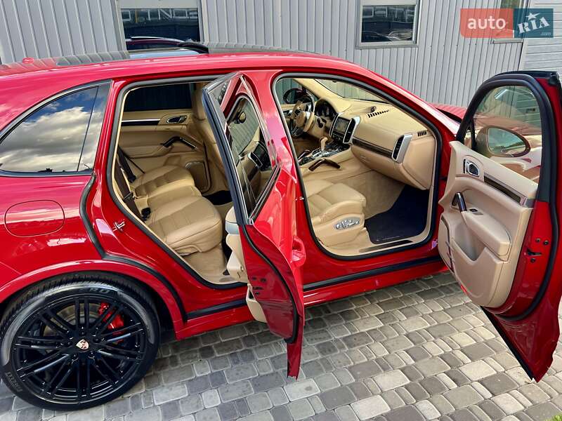Внедорожник / Кроссовер Porsche Cayenne 2015 в Киеве