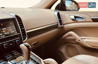 Позашляховик / Кросовер Porsche Cayenne 2013 в 