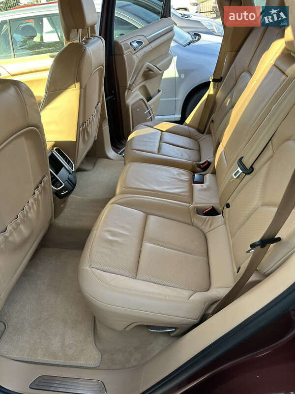 Внедорожник / Кроссовер Porsche Cayenne 2011 в Конотопе
