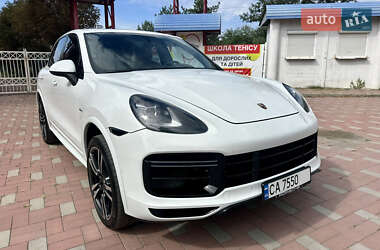 Внедорожник / Кроссовер Porsche Cayenne 2014 в 