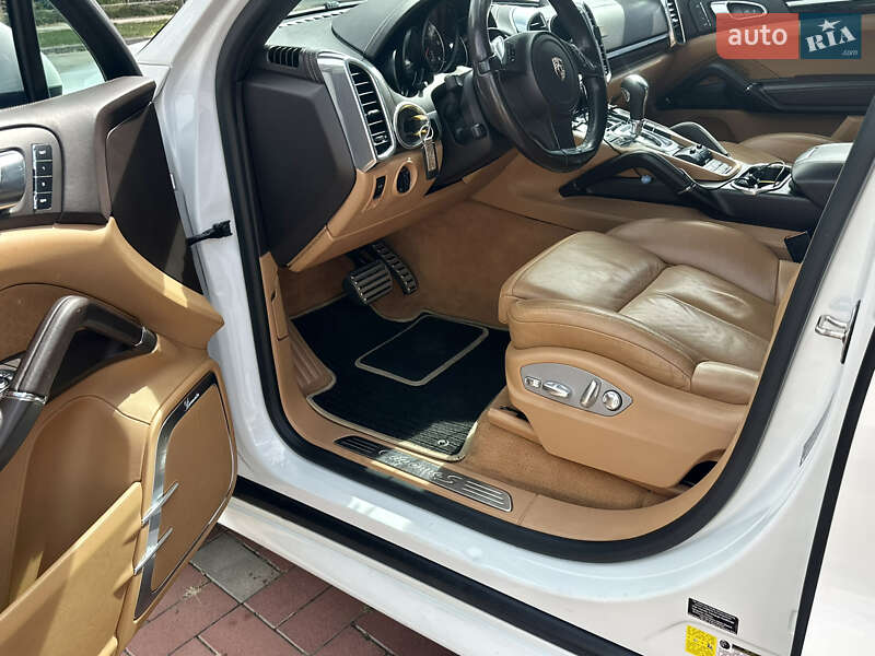 Позашляховик / Кросовер Porsche Cayenne 2014 в Умані