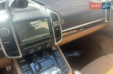 Внедорожник / Кроссовер Porsche Cayenne 2014 в 