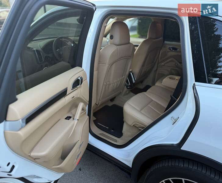 Позашляховик / Кросовер Porsche Cayenne 2012 в Дніпрі