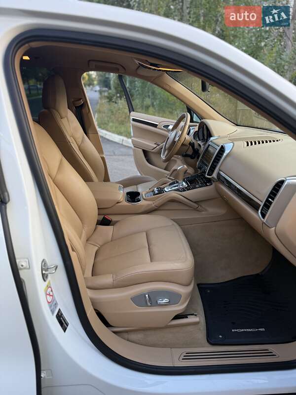 Позашляховик / Кросовер Porsche Cayenne 2012 в Дніпрі