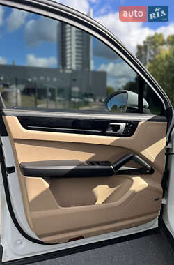 Позашляховик / Кросовер Porsche Cayenne 2019 в 