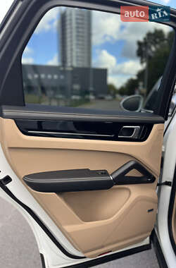 Позашляховик / Кросовер Porsche Cayenne 2019 в 