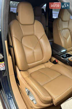 Внедорожник / Кроссовер Porsche Cayenne 2013 в 