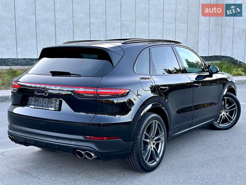 Внедорожник / Кроссовер Porsche Cayenne 2017 в Киеве