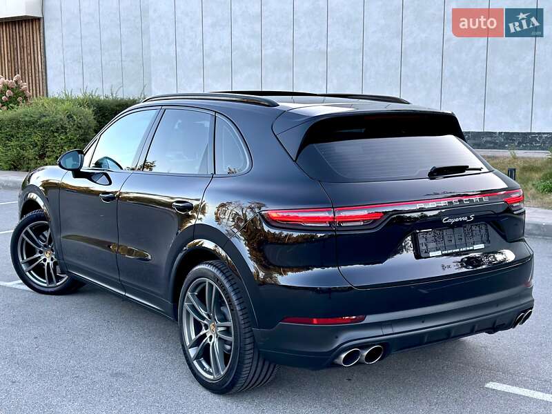 Внедорожник / Кроссовер Porsche Cayenne 2017 в Киеве