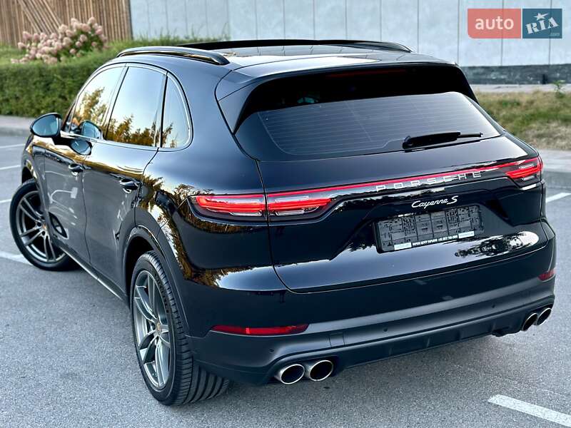 Внедорожник / Кроссовер Porsche Cayenne 2017 в Киеве