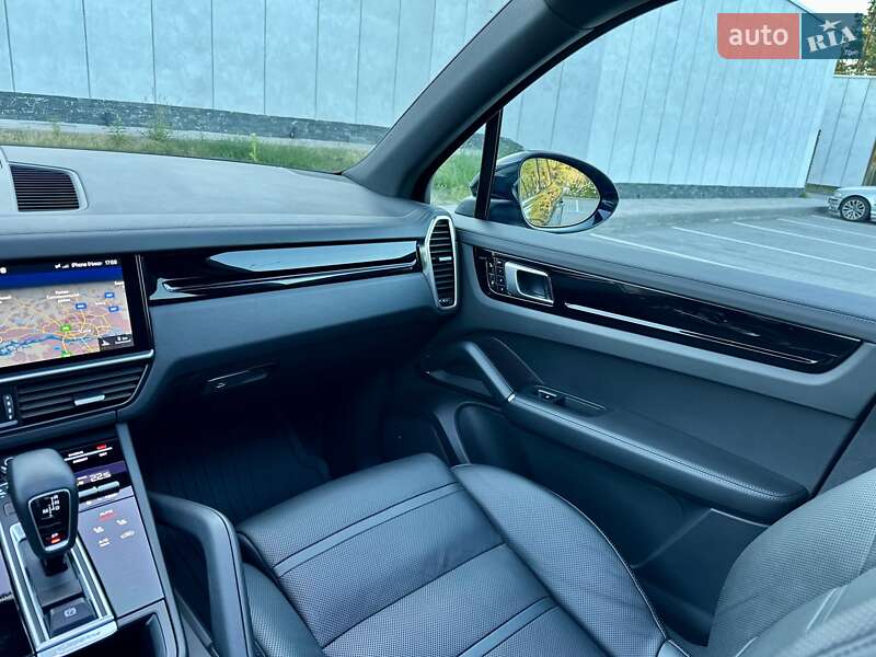 Внедорожник / Кроссовер Porsche Cayenne 2017 в Киеве
