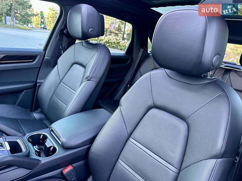Внедорожник / Кроссовер Porsche Cayenne 2017 в Киеве