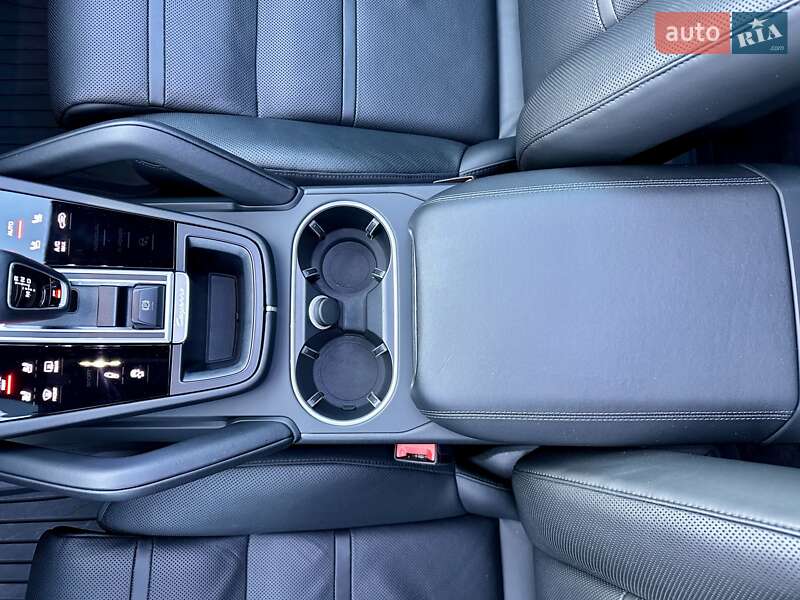 Внедорожник / Кроссовер Porsche Cayenne 2017 в Киеве