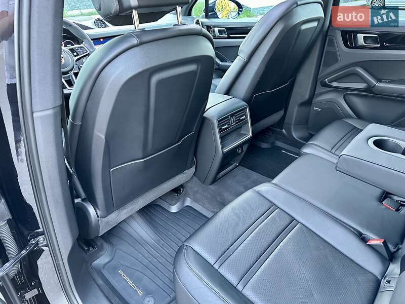 Внедорожник / Кроссовер Porsche Cayenne 2017 в Киеве
